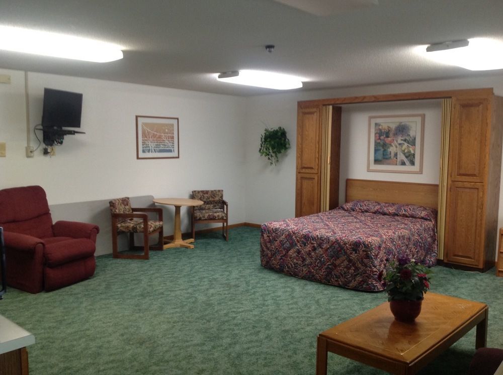 Value Host Motor Inn Marquette Exterior photo