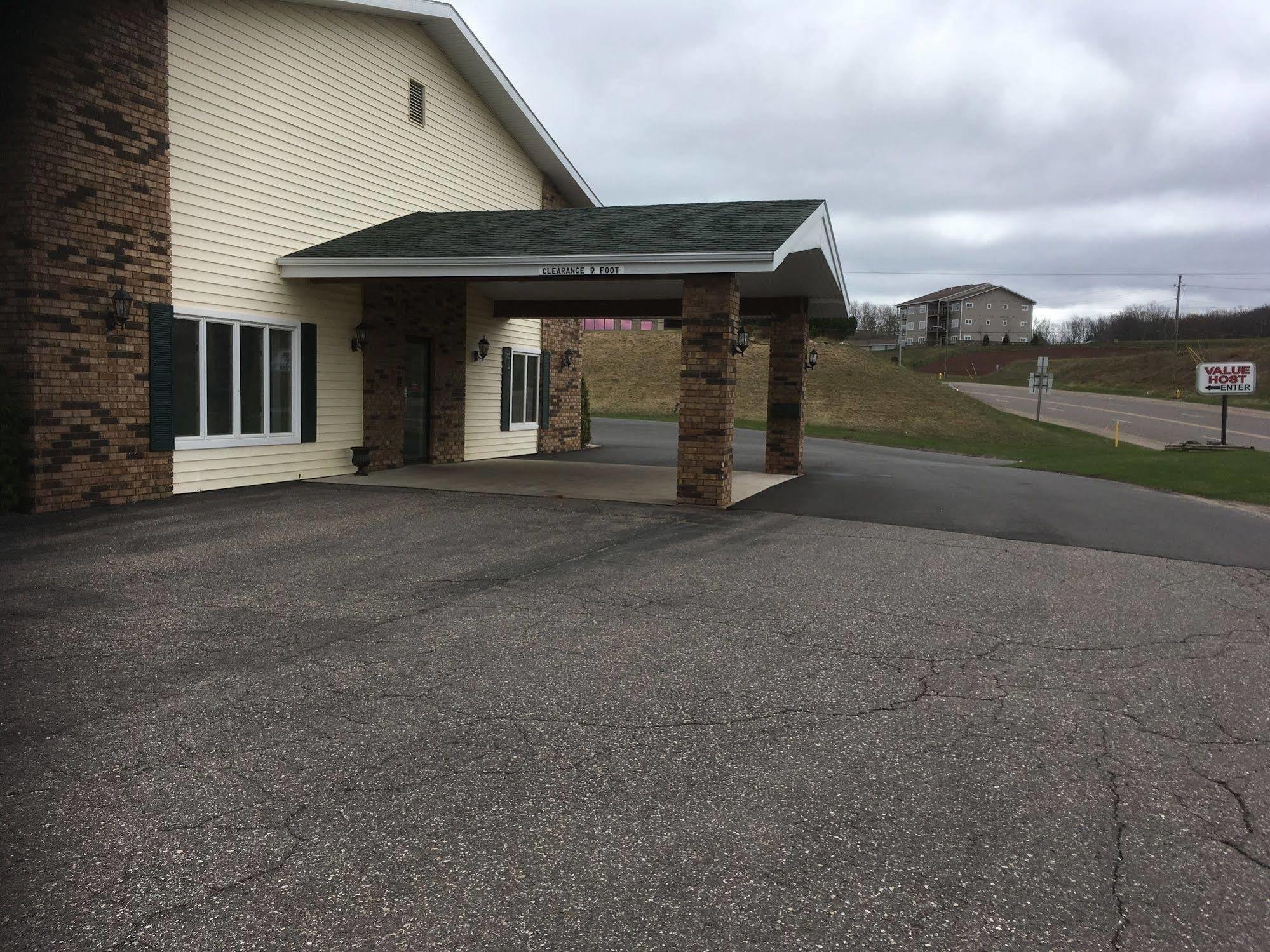 Value Host Motor Inn Marquette Exterior photo
